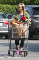 AMY POEHLER Shopping at Bristol Farms in Beverly Hills 03/30/2018