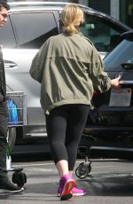 AMY POEHLER Shopping at Bristol Farms in Beverly Hills 03/30/2018