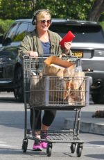 AMY POEHLER Shopping at Bristol Farms in Beverly Hills 03/30/2018
