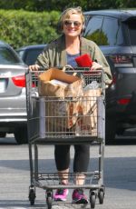 AMY POEHLER Shopping at Bristol Farms in Beverly Hills 03/30/2018