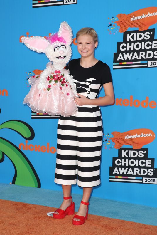 DARCI LYNNE FARMER at 2018 Kids’ Choice Awards in Inglewood 03/24/2018