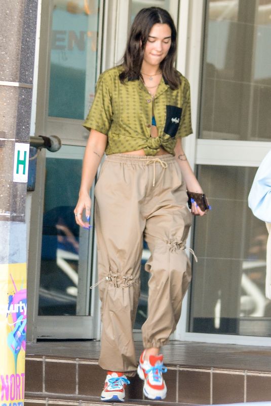 DUA LIPA Leaves a Dentist Office in Sydney 03/25/2018