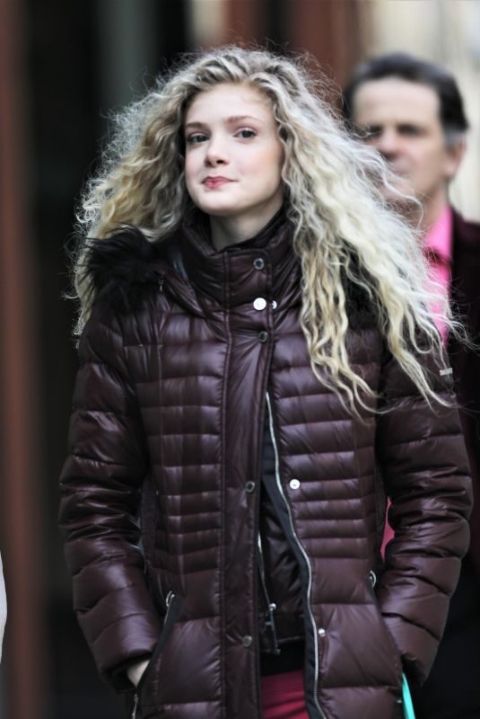 ELENA KAMPOURIS Shopping at Whole Foods in Vancouver 03/17/2018