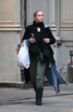ELIZABETH BARKLEY Out Shopping in New York 03/23/2018
