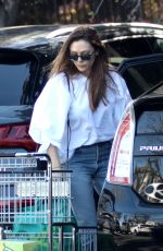 ELIZABETH OLSEN Shopping at Whole Foods in Los Angeles 03/27/2018