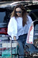 ELIZABETH OLSEN Shopping at Whole Foods in Los Angeles 03/27/2018