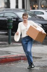 EMMA ROBERTS Pick Up a Package from UPS in Los Angeles 03/22/2018