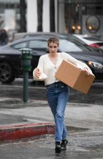 EMMA ROBERTS Pick Up a Package from UPS in Los Angeles 03/22/2018