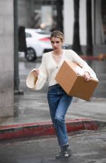EMMA ROBERTS Pick Up a Package from UPS in Los Angeles 03/22/2018