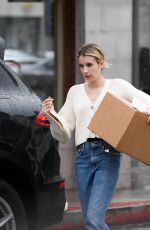 EMMA ROBERTS Pick Up a Package from UPS in Los Angeles 03/22/2018