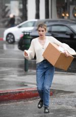 EMMA ROBERTS Pick Up a Package from UPS in Los Angeles 03/22/2018