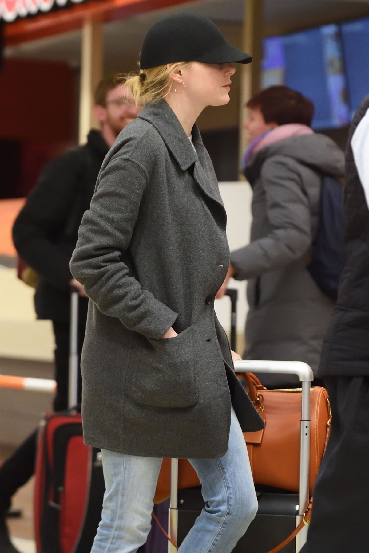 Emma Stone JFK Airport November 22, 2016 – Star Style