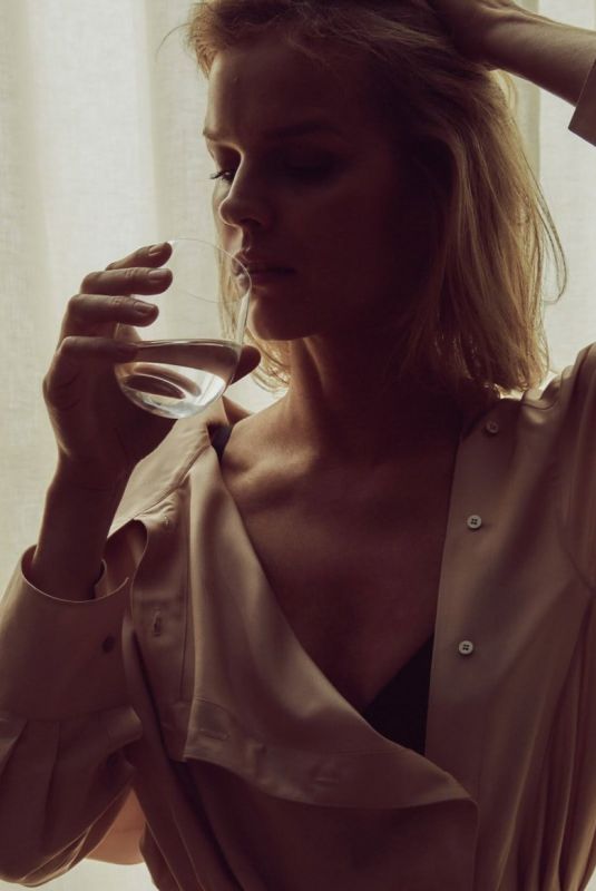 EVA HERZIGOVA for Vogue Magazine, Poland April 2018 Issue