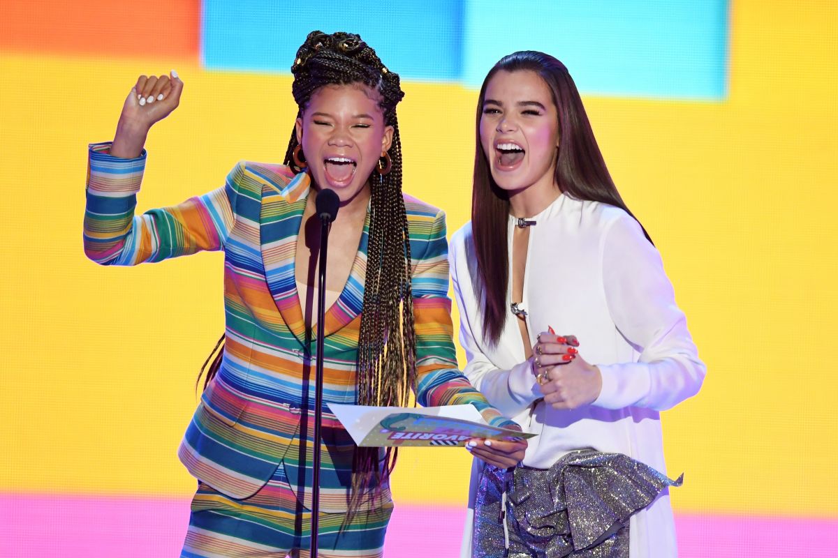 HAILEE STEINFELD and STORM REID at 2018 Kids’ Choice Awards in ...