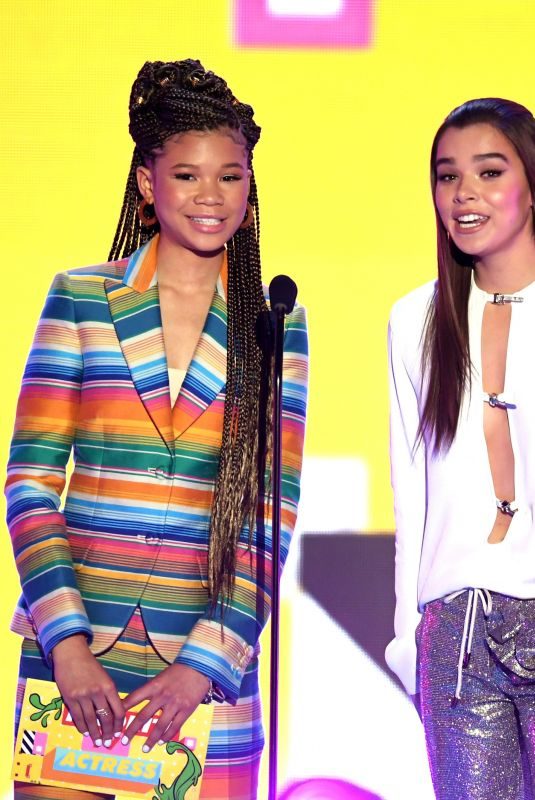 HAILEE STEINFELD and STORM REID at 2018 Kids’ Choice Awards in Inglewood 03/24/2018