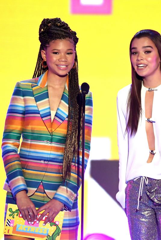 HAILEE STEINFELD and STORM REID at 2018 Kids’ Choice Awards in Inglewood 03/24/2018