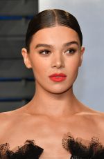 HAILEE STEINFELD at 2018 Vanity Fair Oscar Party in Beverly Hills 03/04/2018