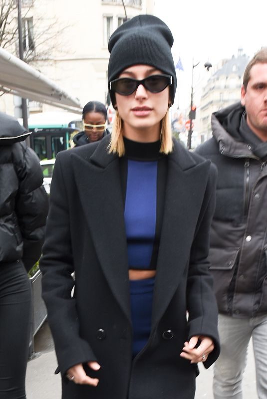 HAILEY BALDWIN Leaves L’Avenue Restaurant in Paris 03/01/2018