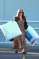 ISLA FISHER Shopping New Pillows at Bed Bath & Beyond in Studio City 03/27/2018