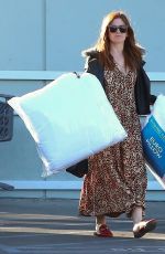 ISLA FISHER Shopping New Pillows at Bed Bath & Beyond in Studio City 03/27/2018