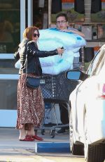 ISLA FISHER Shopping New Pillows at Bed Bath & Beyond in Studio City 03/27/2018
