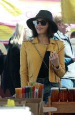 JENNA DEWAN Shopping at Farmers Market in Studio City 04/03/2018
