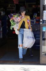 JENNA DEWAN Shopping at Farmers Market in Studio City 04/03/2018