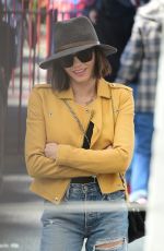 JENNA DEWAN Shopping at Farmers Market in Studio City 04/03/2018