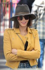 JENNA DEWAN Shopping at Farmers Market in Studio City 04/03/2018