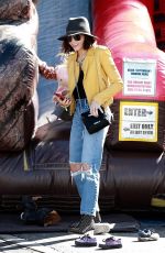 JENNA DEWAN Shopping at Farmers Market in Studio City 04/03/2018