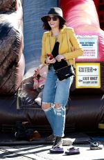 JENNA DEWAN Shopping at Farmers Market in Studio City 04/03/2018