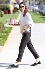 JENNIFER GARNER Arrives at a Church in Pacific Palisades 03/18/2018