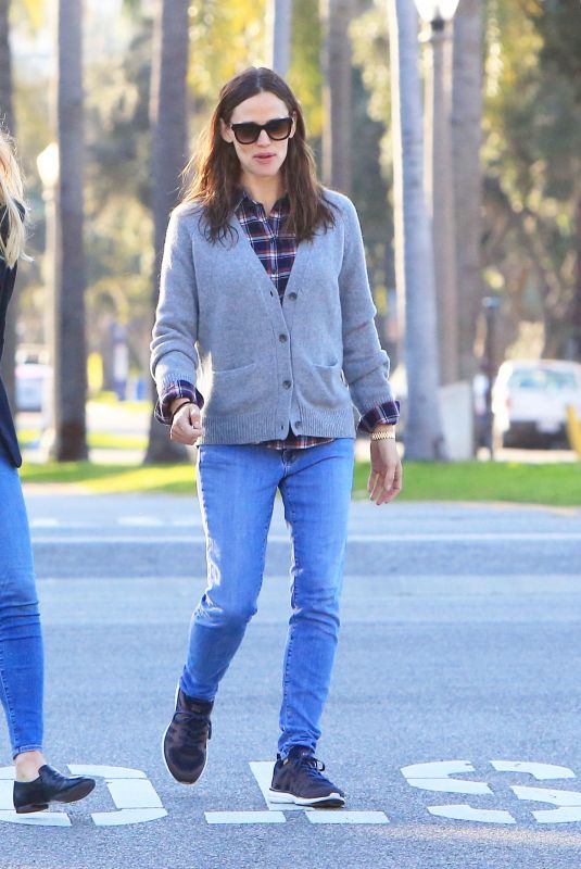 JENNIFER GARNER in Jeans Out for Lunch in Los Angeles 03/28/2018