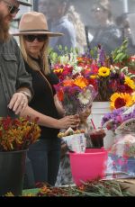 JODIE SWEETIN Shopping at Farmers Market in Studio City 03/25/2018