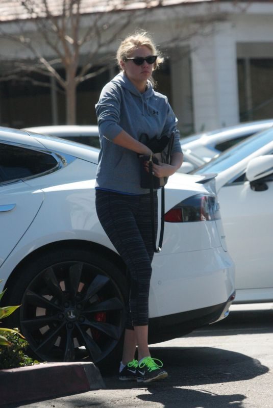 KATE UPTON Out for Coffee at Starbucks in Beverly Hills 03/05/2018