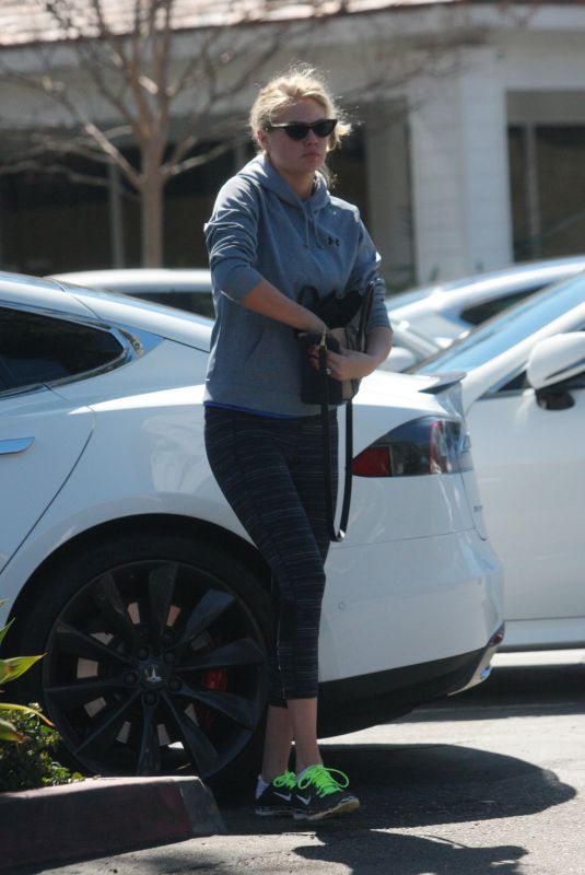 KATE UPTON Out for Coffee at Starbucks in Beverly Hills 03/05/2018