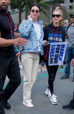 KENDALL JENNER and HAILEY BALDWIN Marches at Anti-gun March for Our Lives Rally in Los Angeles 03/24/2018