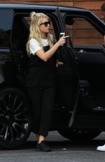 LOTTIE MOSS Shopping at Maxfield in West Hollywood 03/09/2018