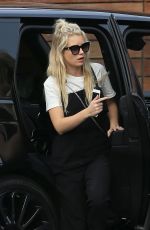 LOTTIE MOSS Shopping at Maxfield in West Hollywood 03/09/2018