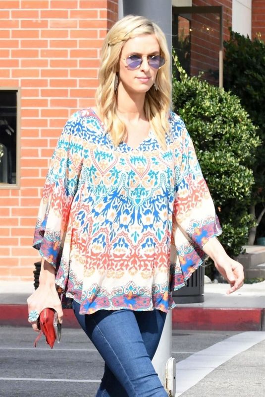 NICKY HILTON Out Stopping in Beverly Hills 03/19/2018