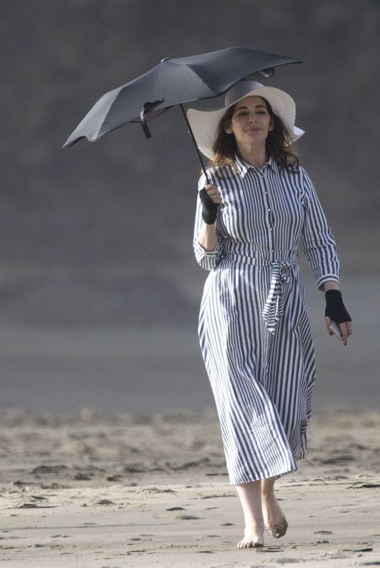 NIGELA LAWSON atr Karekare Beach in Auckland 03/28/2018