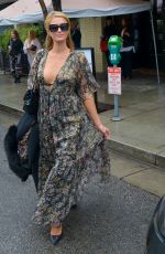 PARIS HILTON at Palm Restaurant in Beverly Hills 03/21/2018