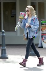 PARIS JACKSON Buys a Bouquet of Red Roses in Malibu 03/18/2018