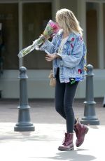PARIS JACKSON Buys a Bouquet of Red Roses in Malibu 03/18/2018