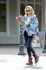 PARIS JACKSON Buys a Bouquet of Red Roses in Malibu 03/18/2018