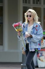 PARIS JACKSON Buys a Bouquet of Red Roses in Malibu 03/18/2018