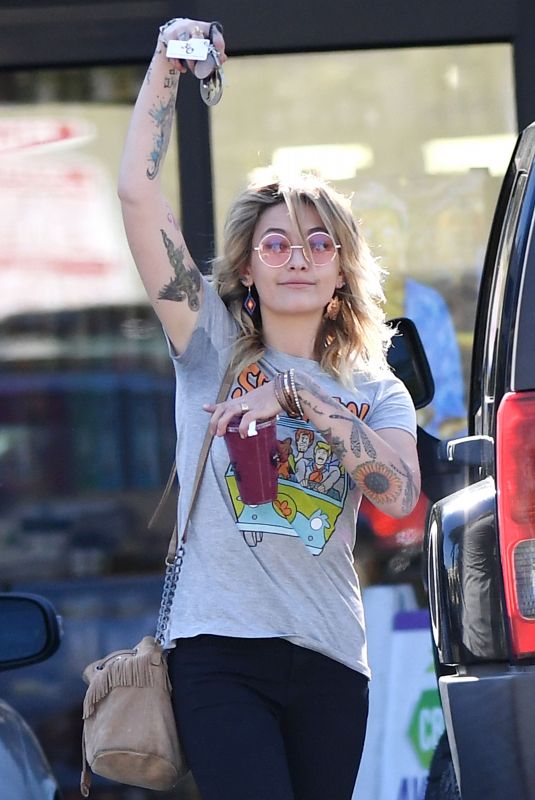 PARIS JACKSON Takes Acai Berry Smoothie at Earthbar in West Hollywood 03/27/2018