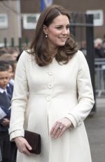 Pregnant KATE MIDDLETON at Pegasus Primary School in Oxford 03/06/2018