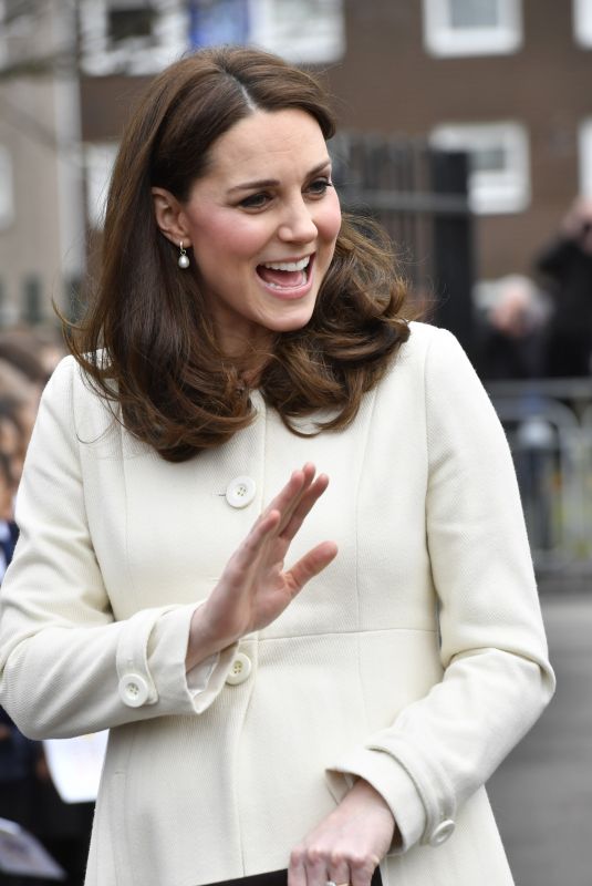 Pregnant KATE MIDDLETON at Pegasus Primary School in Oxford 03/06/2018