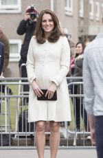 Pregnant KATE MIDDLETON at Pegasus Primary School in Oxford 03/06/2018